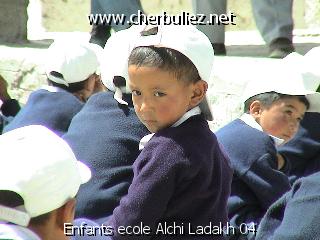 légende: Enfants ecole Alchi Ladakh 04
qualityCode=raw
sizeCode=half

Données de l'image originale:
Taille originale: 176114 bytes
Temps d'exposition: 1/100 s
Diaph: f/400/100
Heure de prise de vue: 2002:06:11 10:27:15
Flash: non
Focale: 420/10 mm
